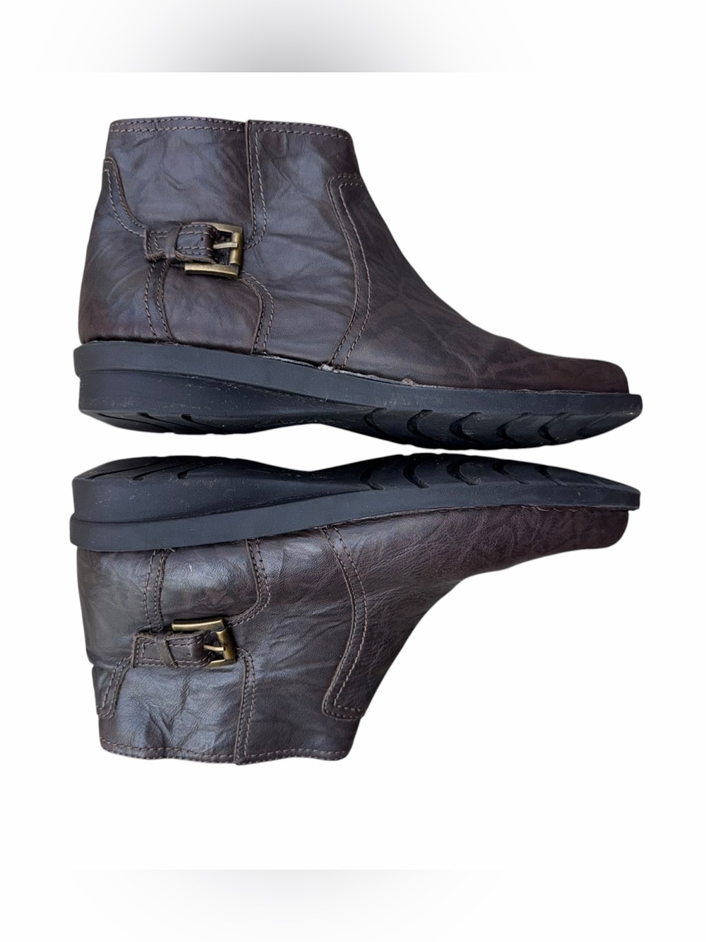 CLARKS Bendables Leather Ankle Boots
Size 8W